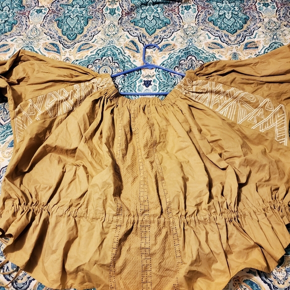 Oversized Embroidered Top - Picture 2 of 4